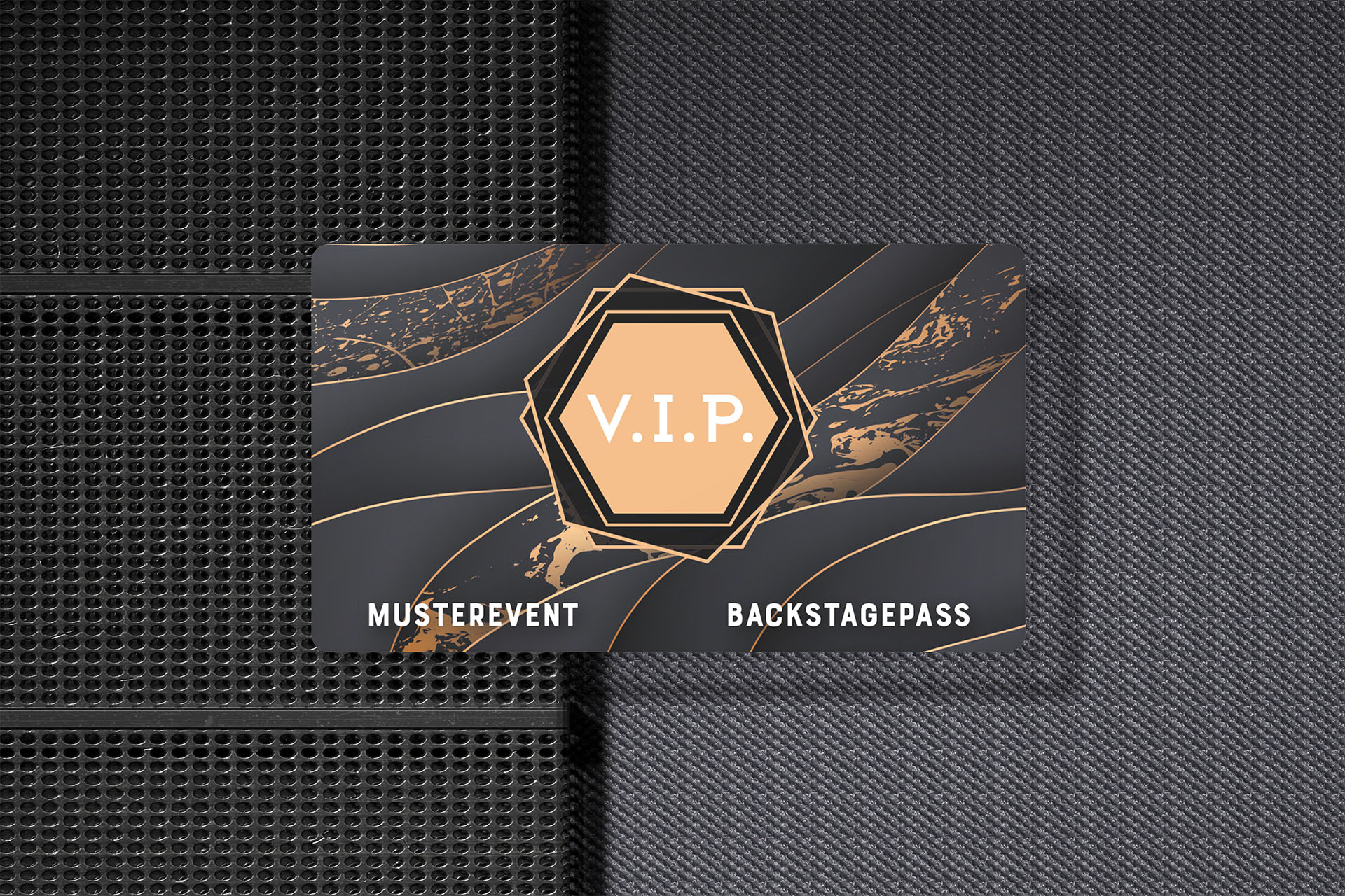 Schwarze VIP-Plastikkarte Backstagepass mit goldenem Muster und Aufschrift Musterevent